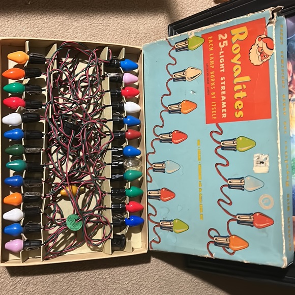 ROYALTIES 25  light STREAMER C 7 1//2 lamps in original box - Picture 4 of 4